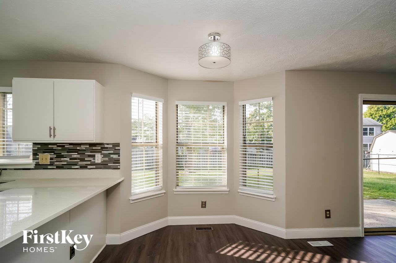 10145 Park Valley Dr - Photo 4 of 15