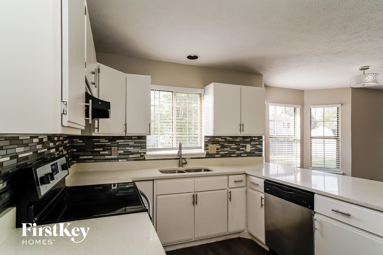 10145 Park Valley Dr - Photo 6 of 15