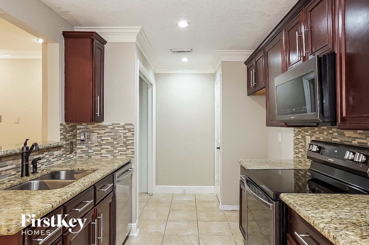 1226 Dutch St - Photo 6 of 15