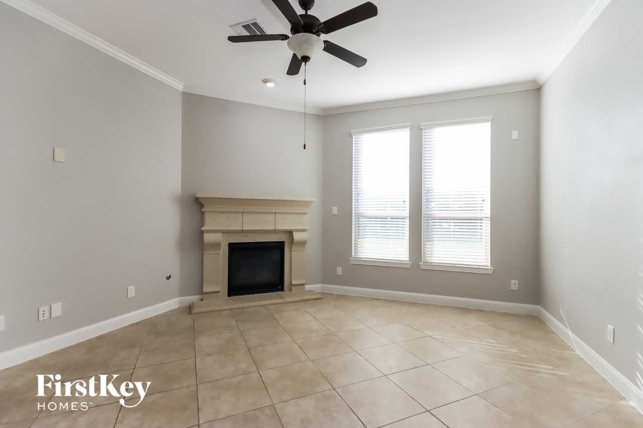 24107 Newberry Bend Drive - Photo 3 of 15