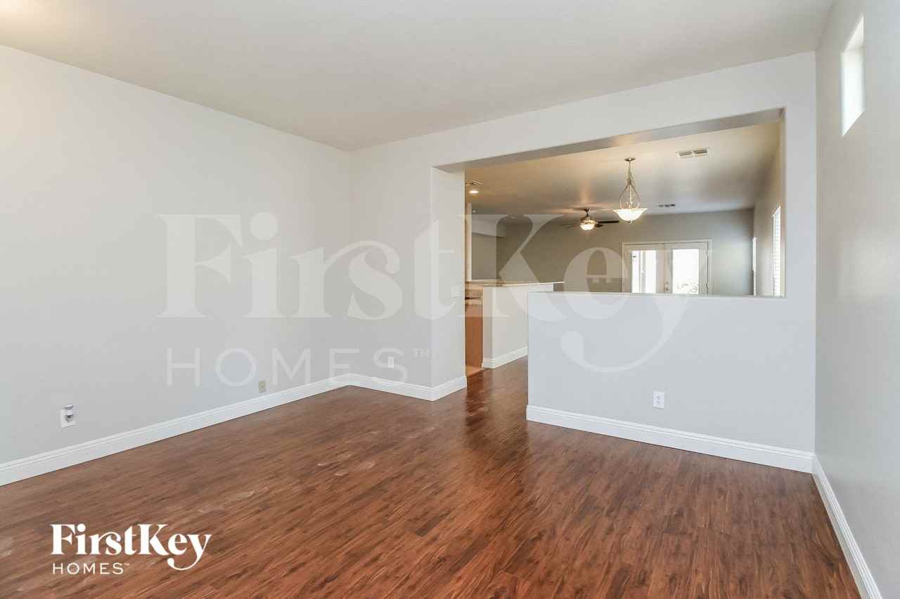 1252 West Vineyard Plains Drive - Photo 2 of 15