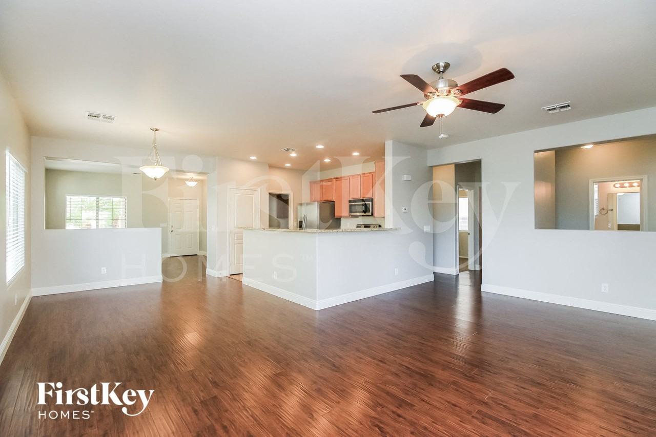 1252 West Vineyard Plains Drive - Photo 5 of 15