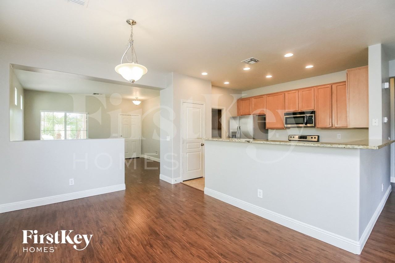 1252 West Vineyard Plains Drive - Photo 6 of 15