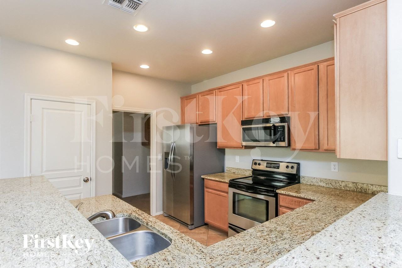 1252 West Vineyard Plains Drive - Photo 7 of 15