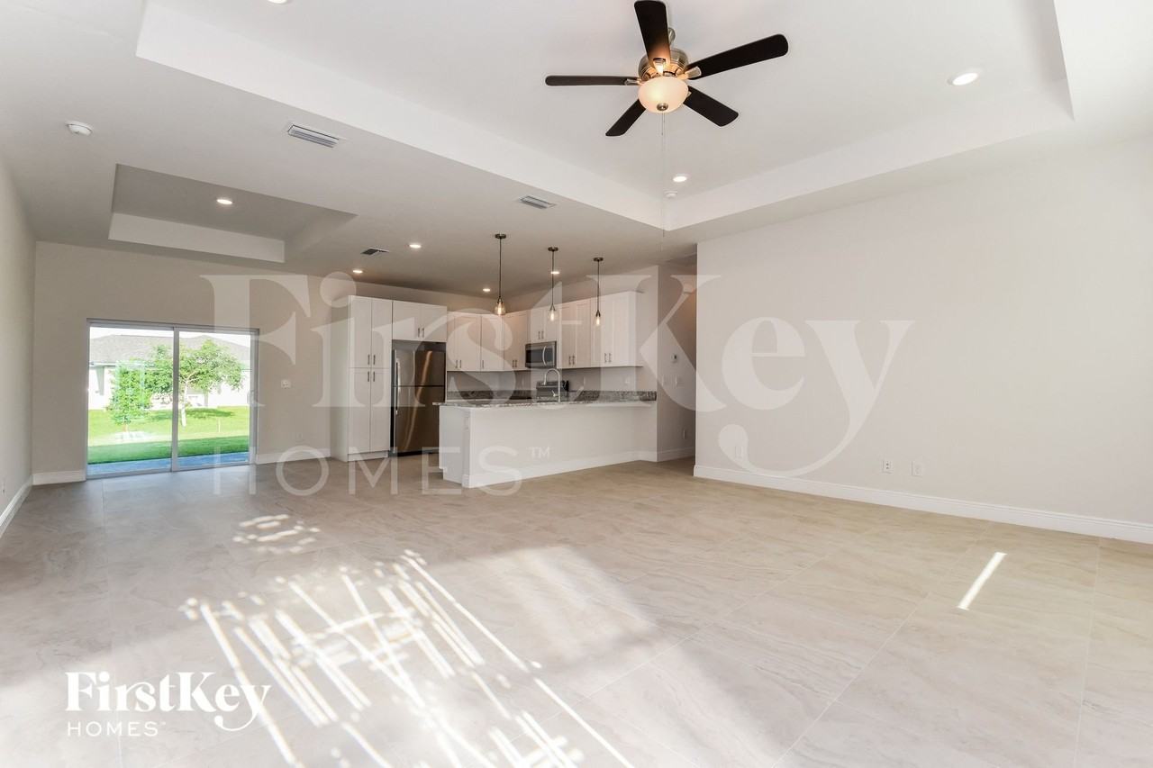 1424 Ne 1st Ave - Photo 2 of 15