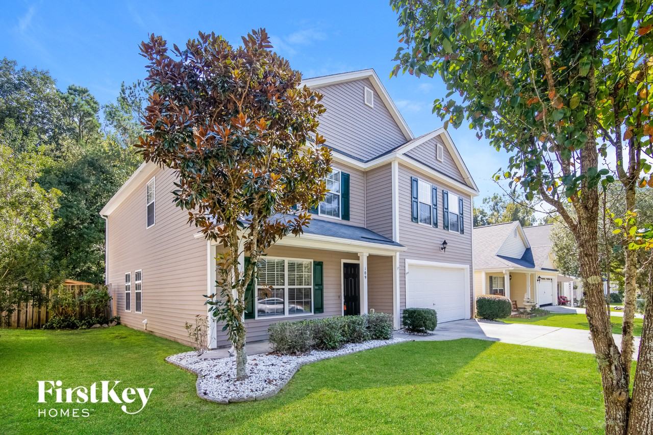 109 Venice St - Photo 2 of 15