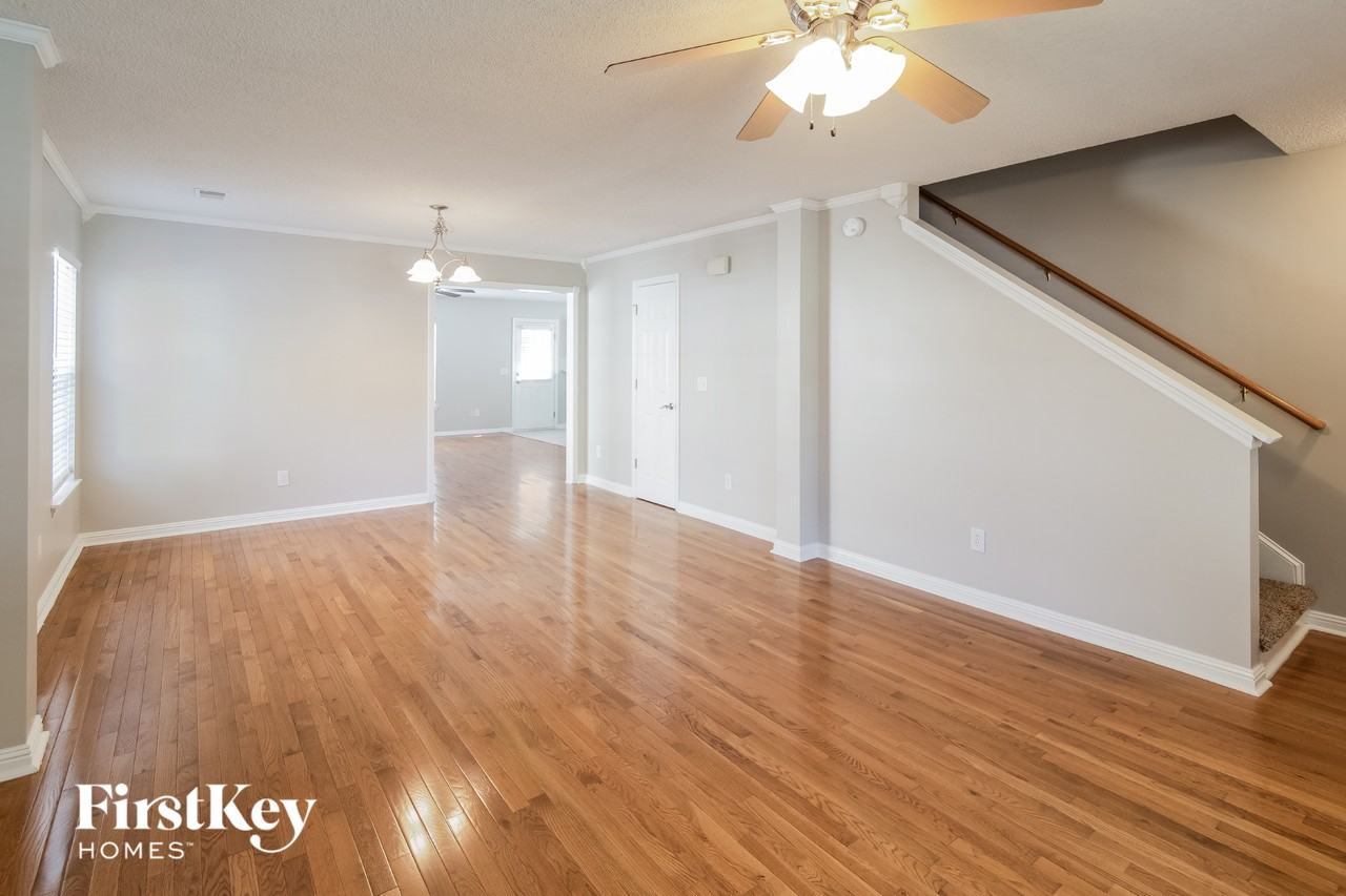 109 Venice St - Photo 3 of 15