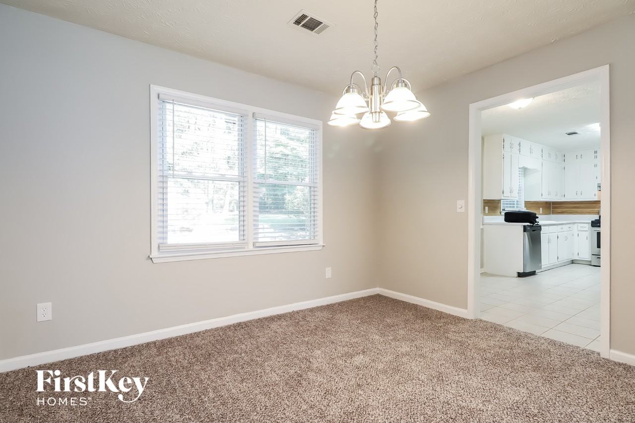 668 Slew Avenue - Photo 4 of 14