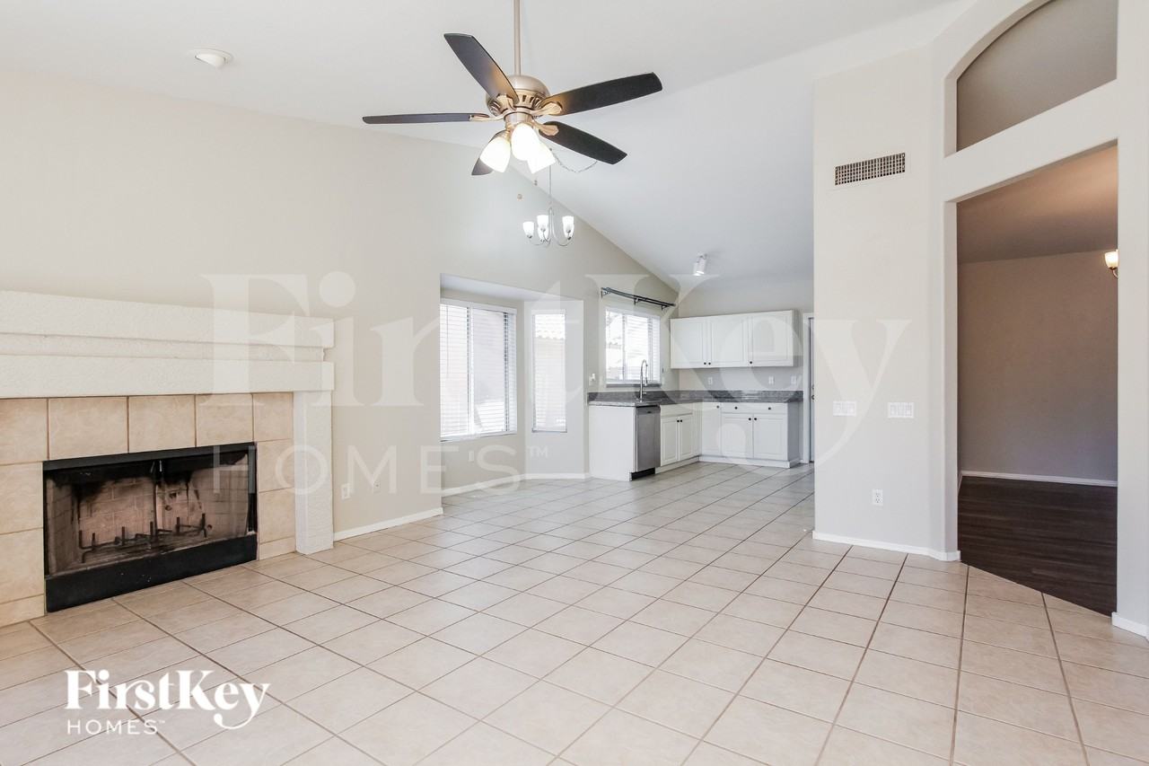 5905 W Blackhawk Dr - Photo 3 of 16