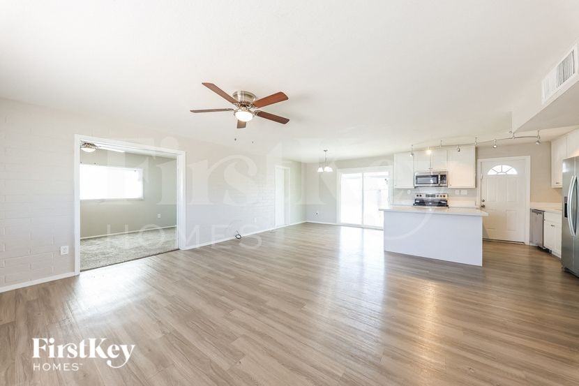 5037 W Krall St - Photo 2 of 16