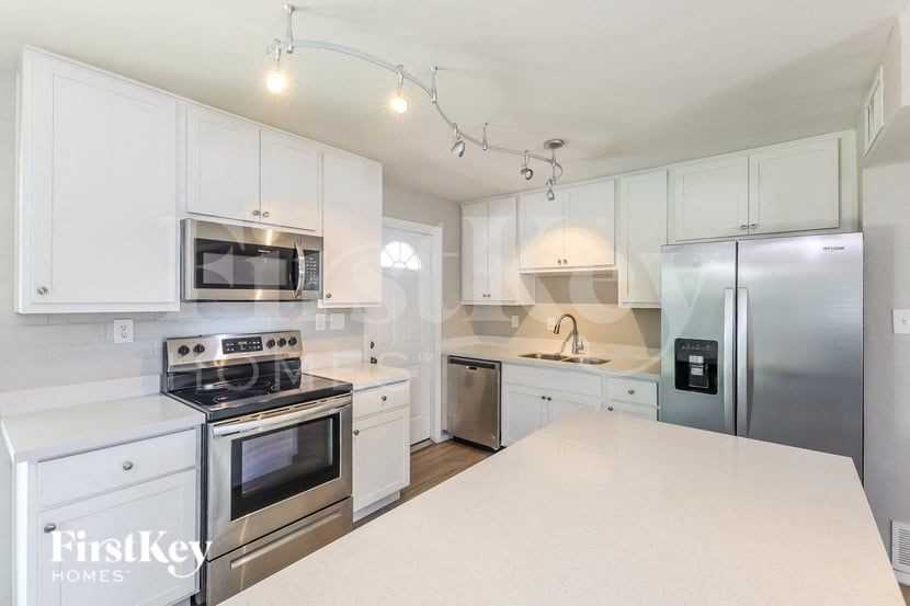 5037 W Krall St - Photo 5 of 16