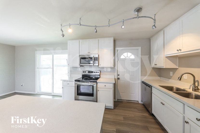 5037 W Krall St - Photo 6 of 16