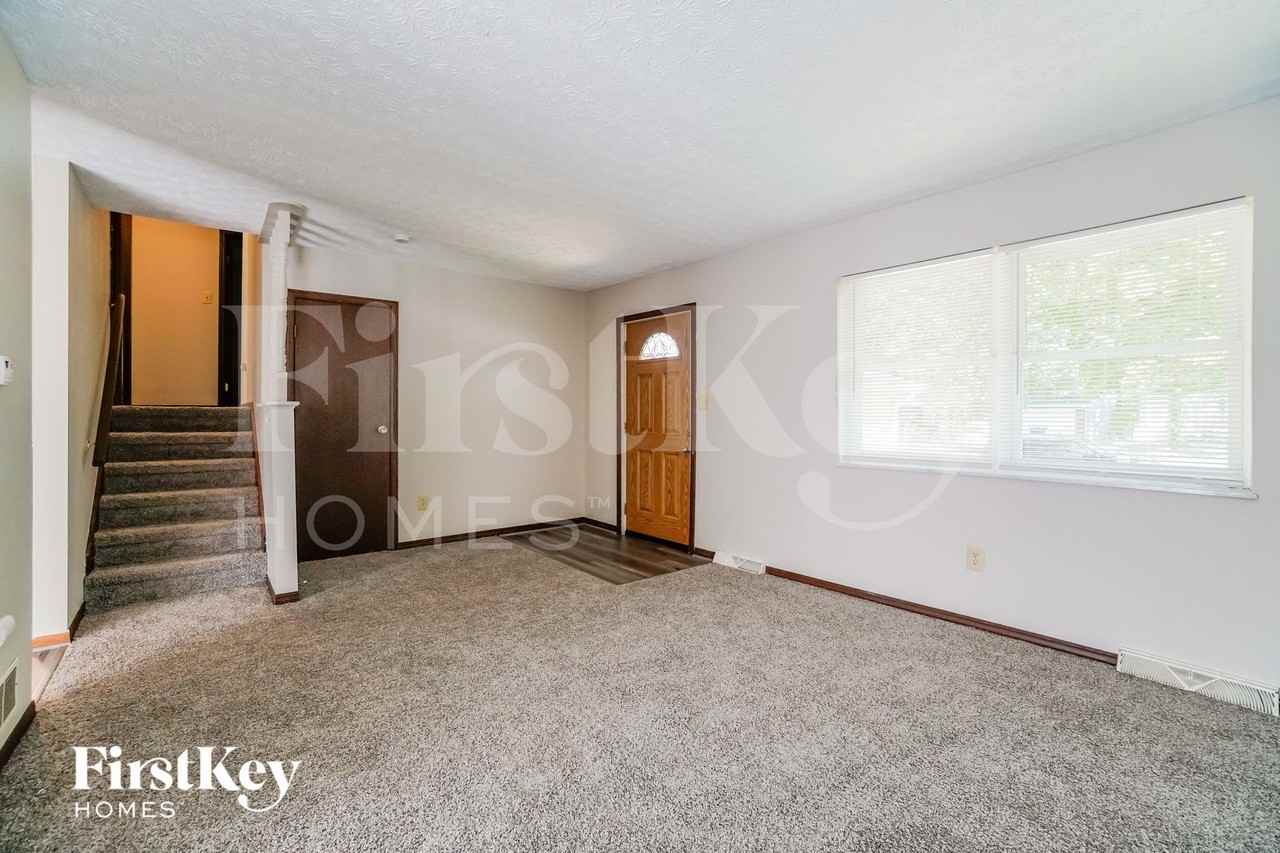 627 Presidential Way - Photo 3 of 15