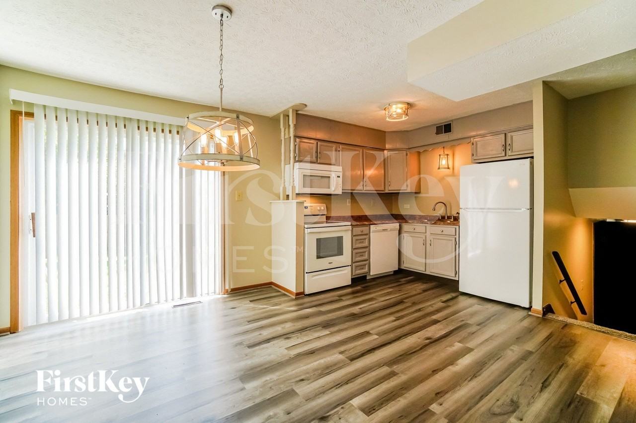 627 Presidential Way - Photo 5 of 15