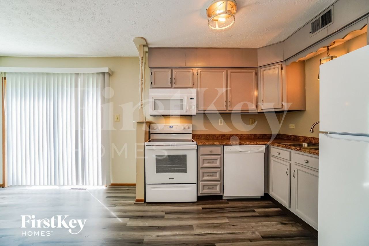 627 Presidential Way - Photo 7 of 15