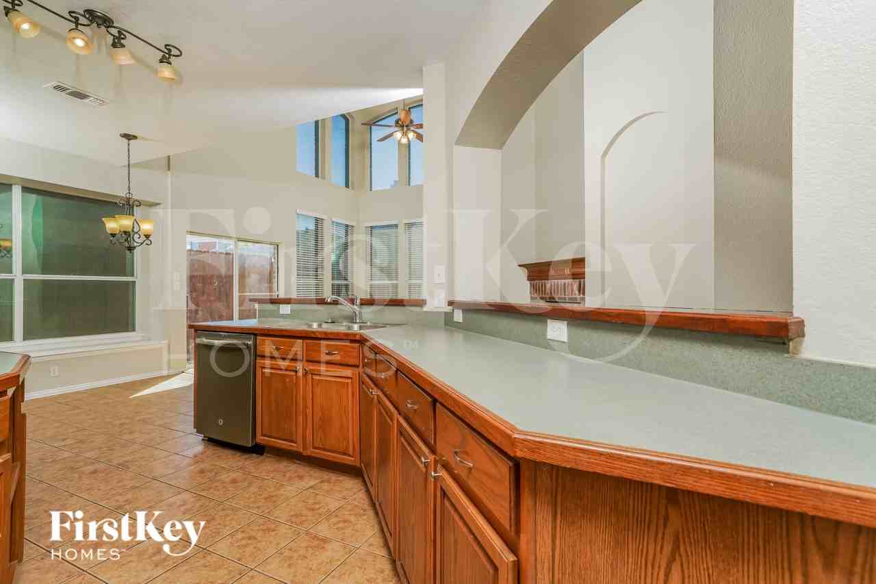 500 Crystal Falls Drive - Photo 6 of 15