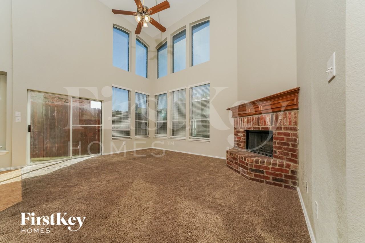 500 Crystal Falls Drive - Photo 7 of 15