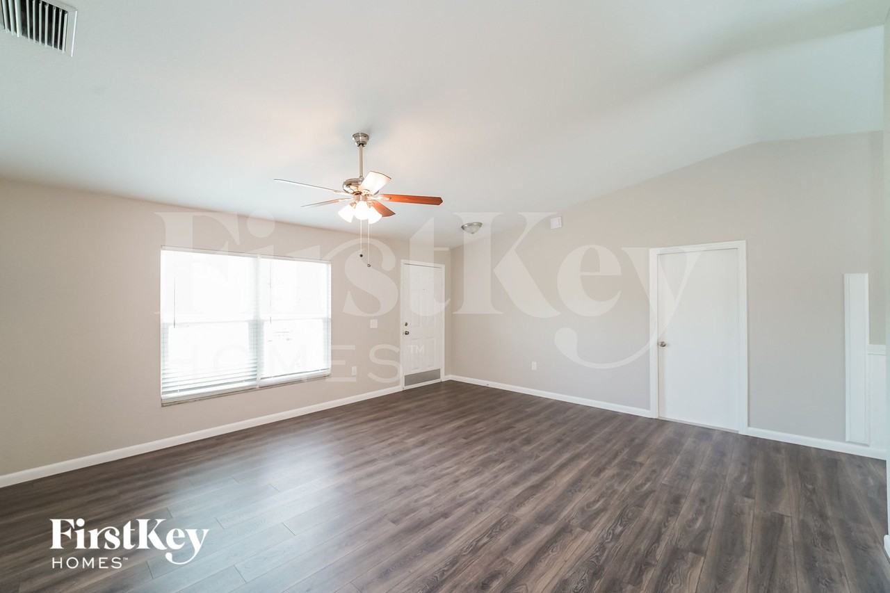 6835 Hornbuckle Boulevard - Photo 2 of 15