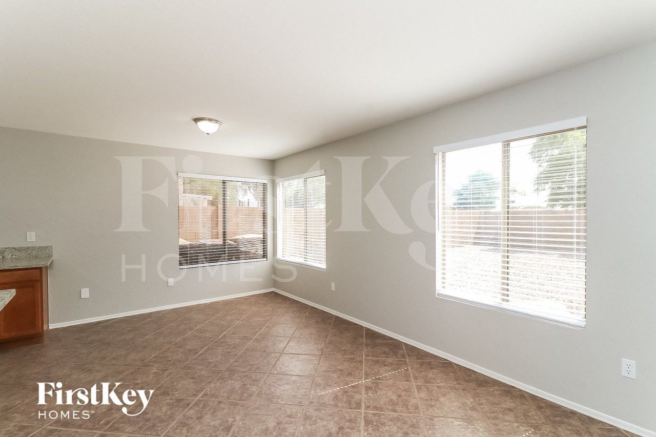 9351 W Palmer Dr - Photo 4 of 15