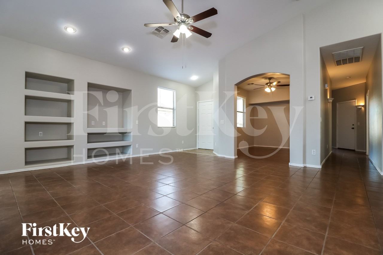 5411 S Dove Holw - Photo 3 of 15