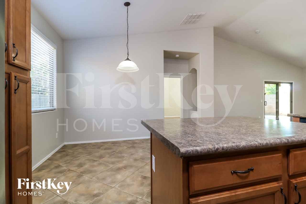 5411 S Dove Holw - Photo 5 of 15