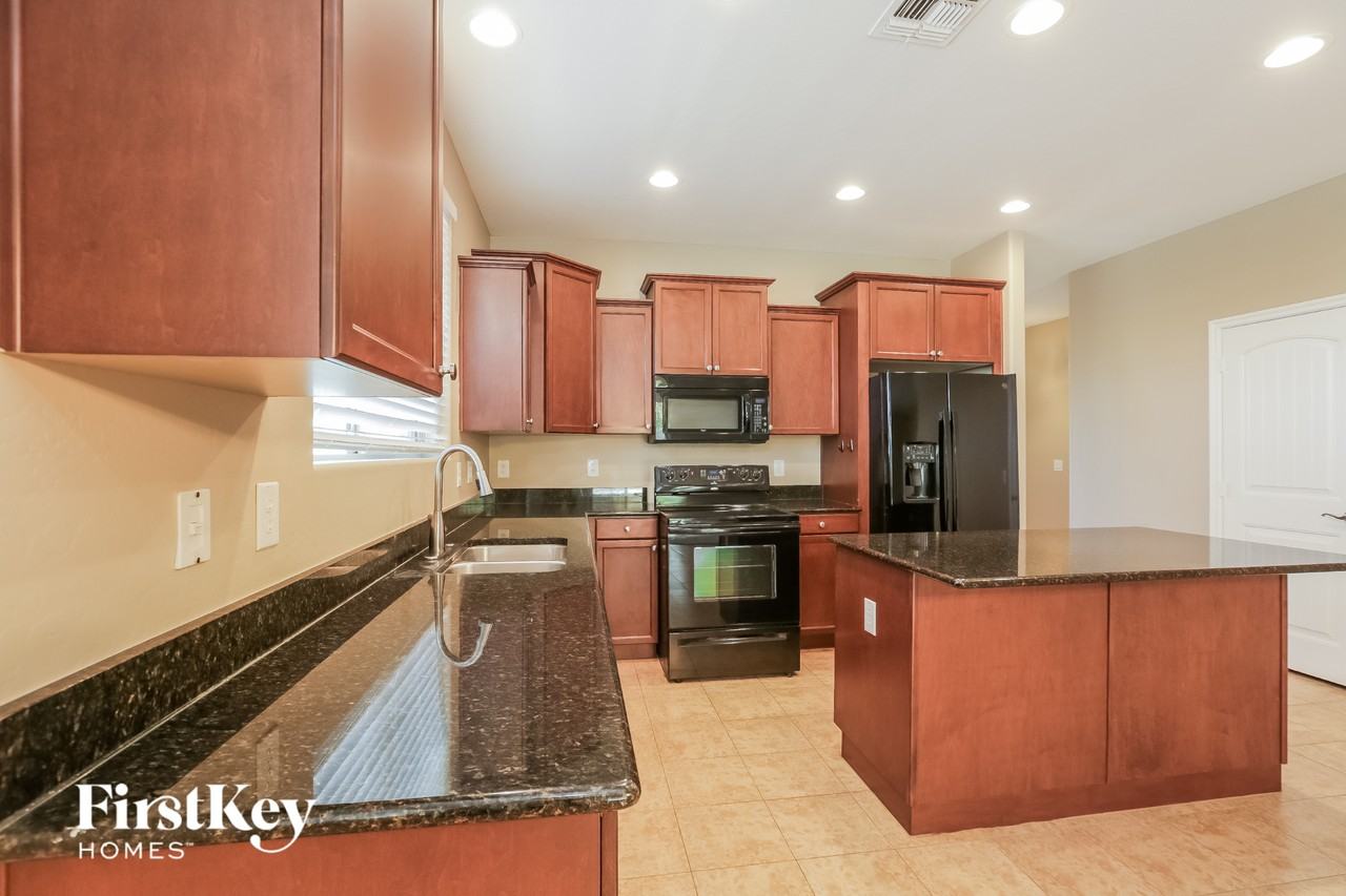 1809 W Loemann Dr - Photo 5 of 15