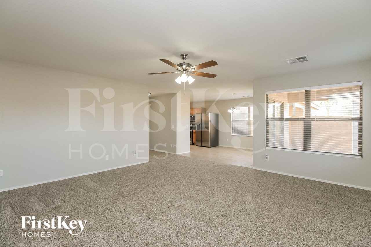 2278 E Spruce Dr - Photo 3 of 15