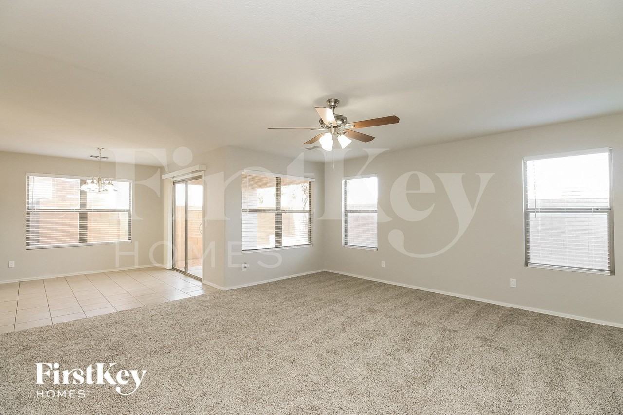 2278 E Spruce Dr - Photo 4 of 15