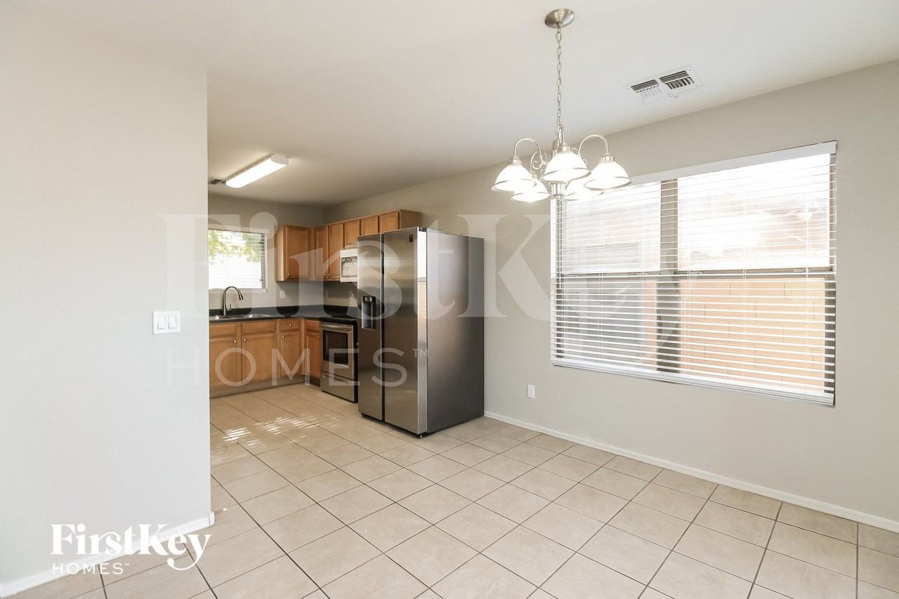 2278 E Spruce Dr - Photo 5 of 15