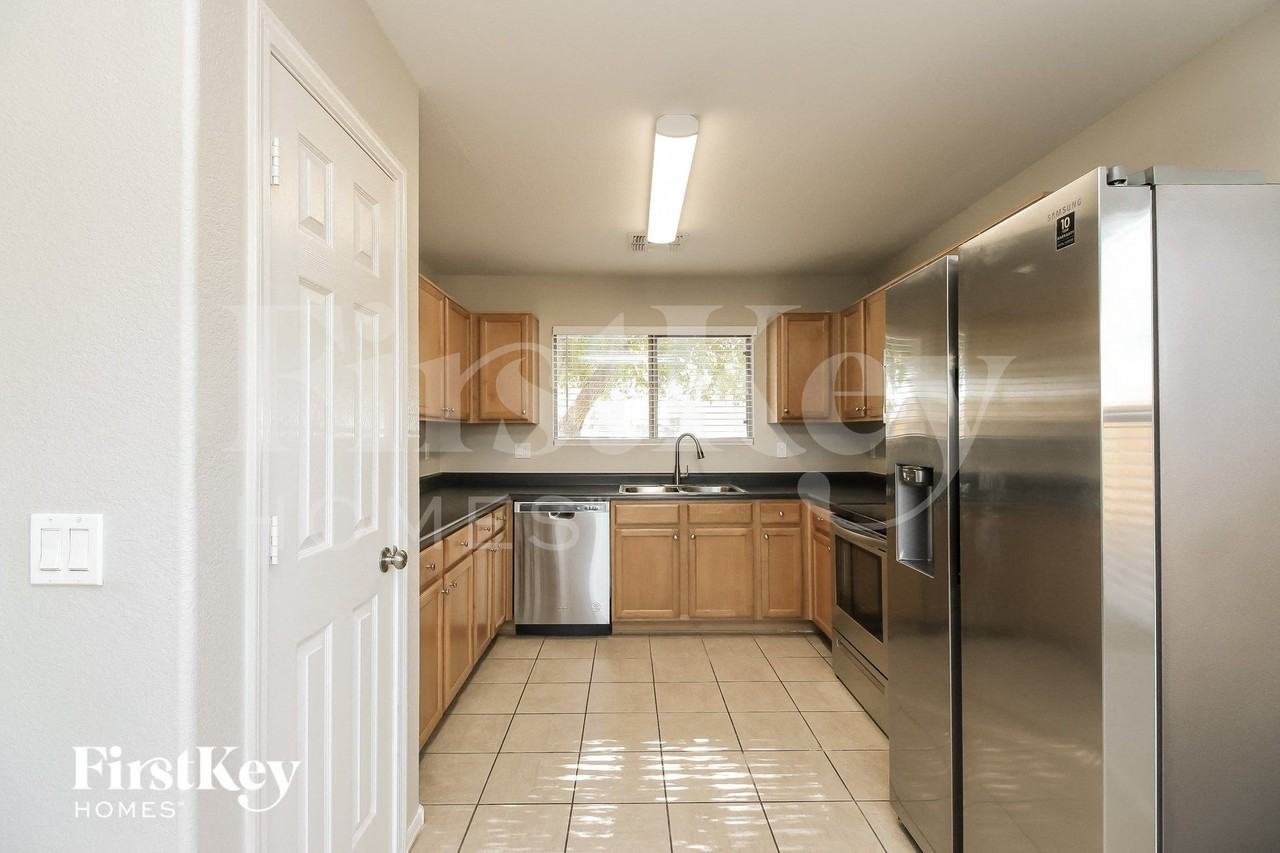 2278 E Spruce Dr - Photo 6 of 15