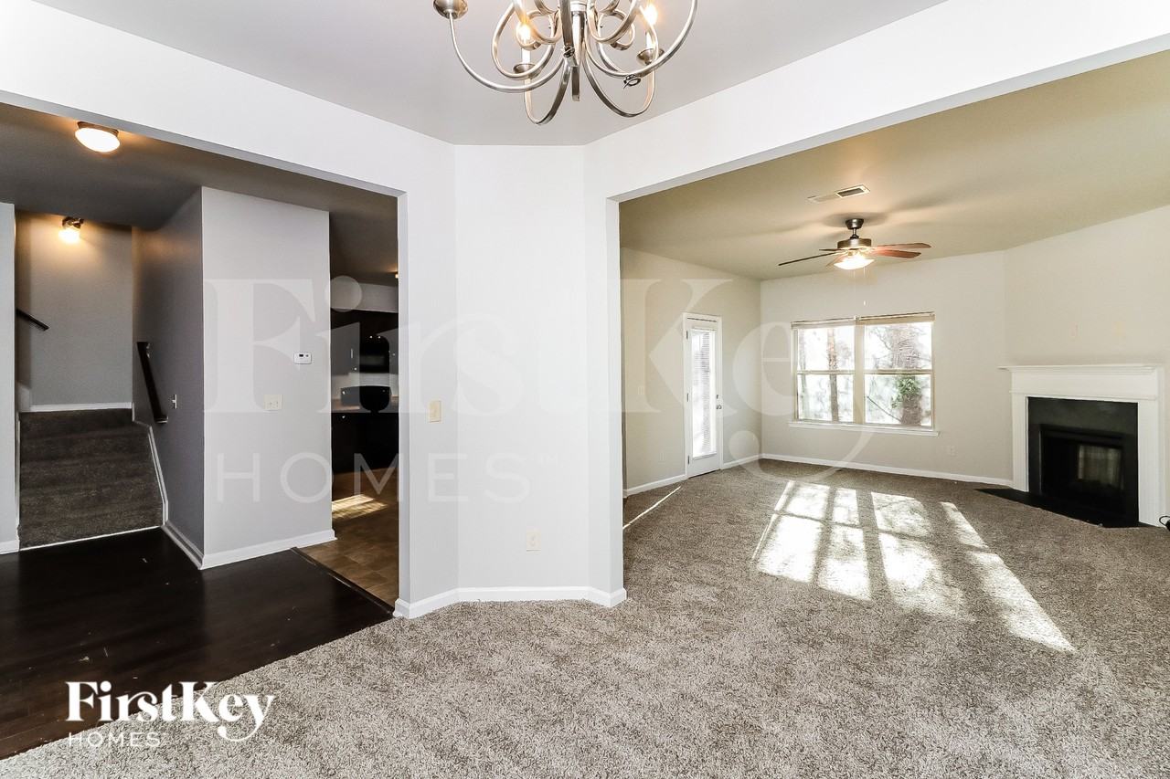 466 Grenier Ter - Photo 6 of 15