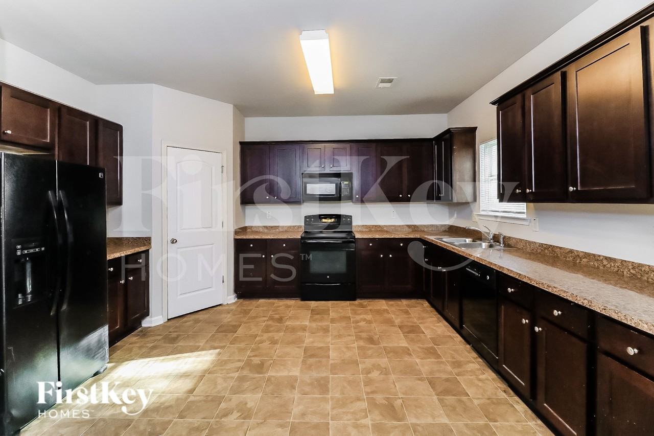 466 Grenier Ter - Photo 7 of 15