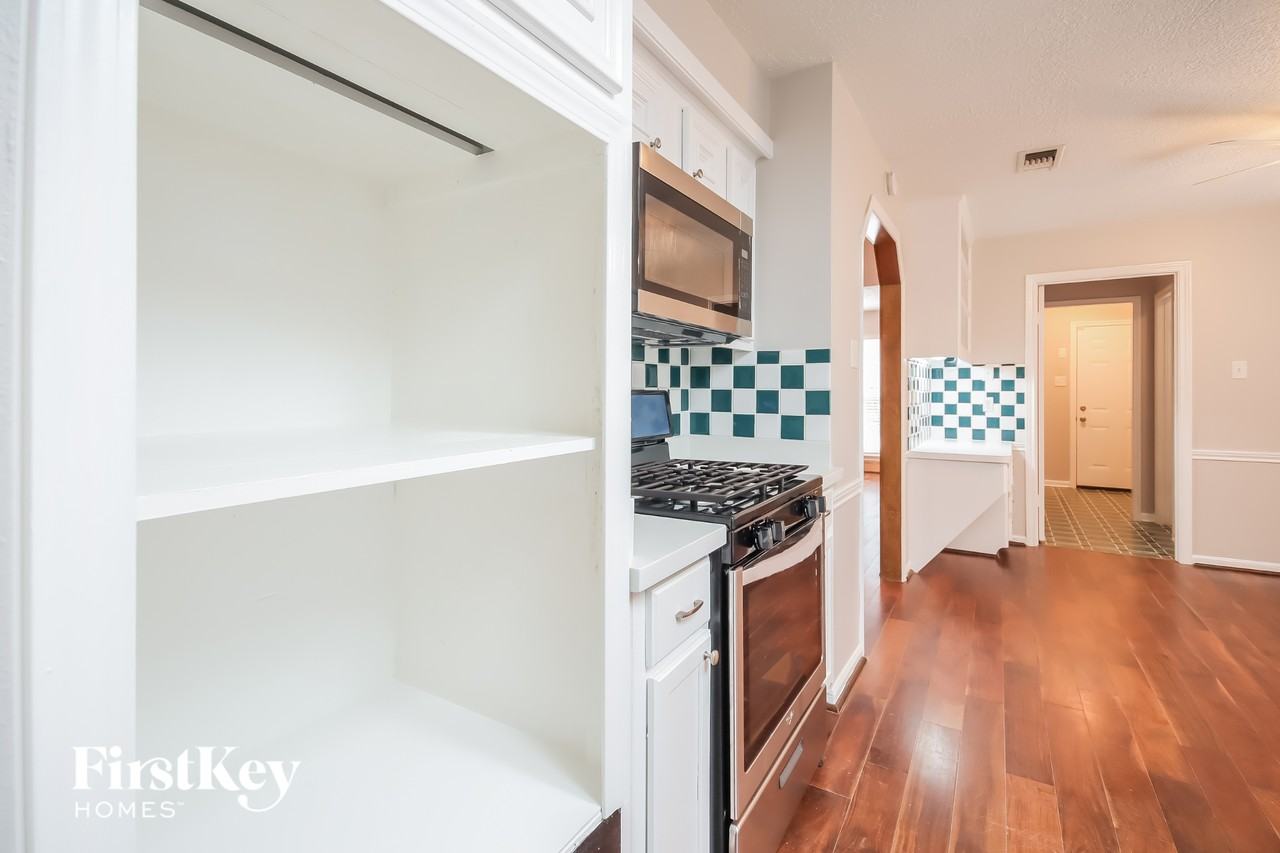 3823 Pleasant Valley Dr - Photo 5 of 15