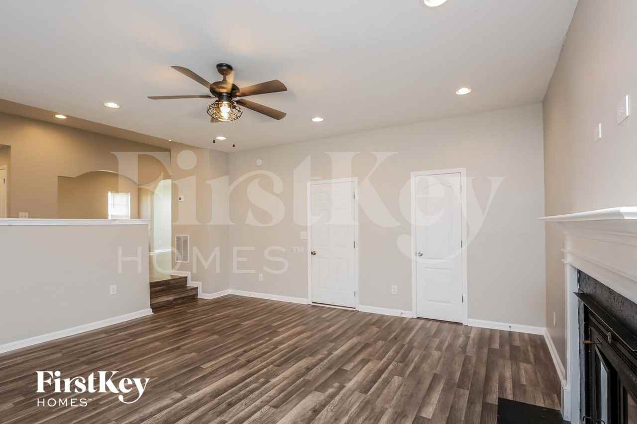 140 Pendergrass Farms Cir - Photo 3 of 15