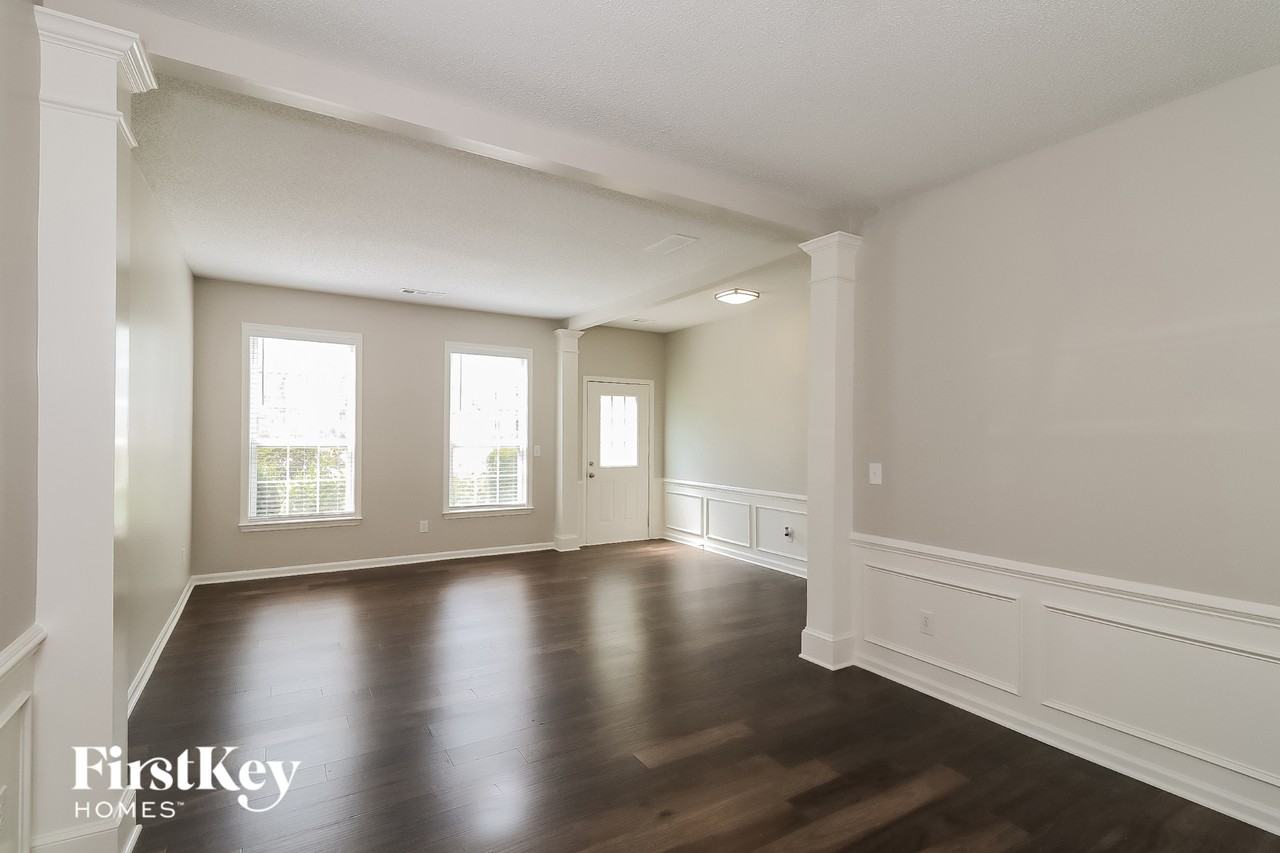753 Weybourne Ct - Photo 3 of 15