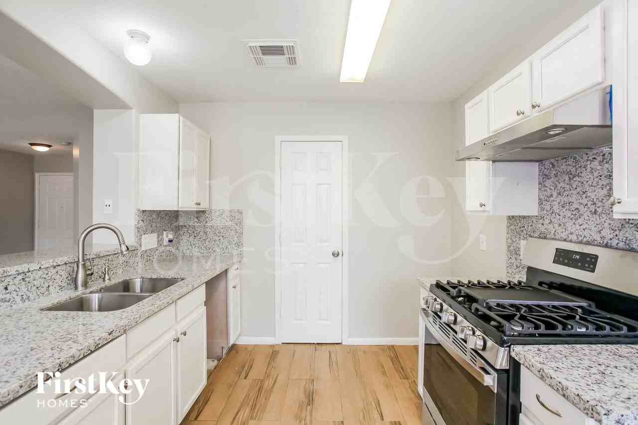 7135 Sedona Court - Photo 5 of 15