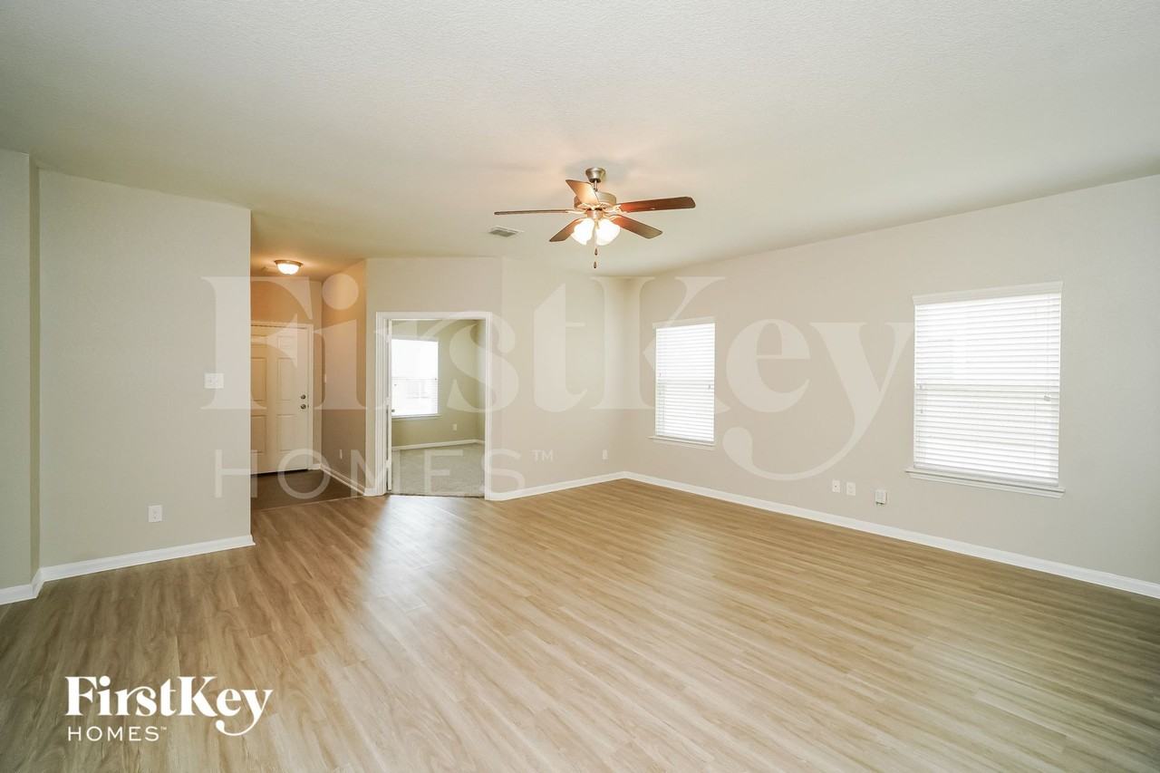 8941 Elizabeth Park - Photo 4 of 15