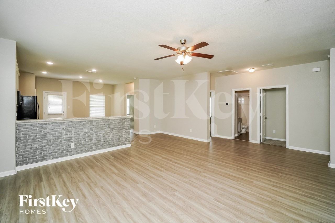 8941 Elizabeth Park - Photo 5 of 15