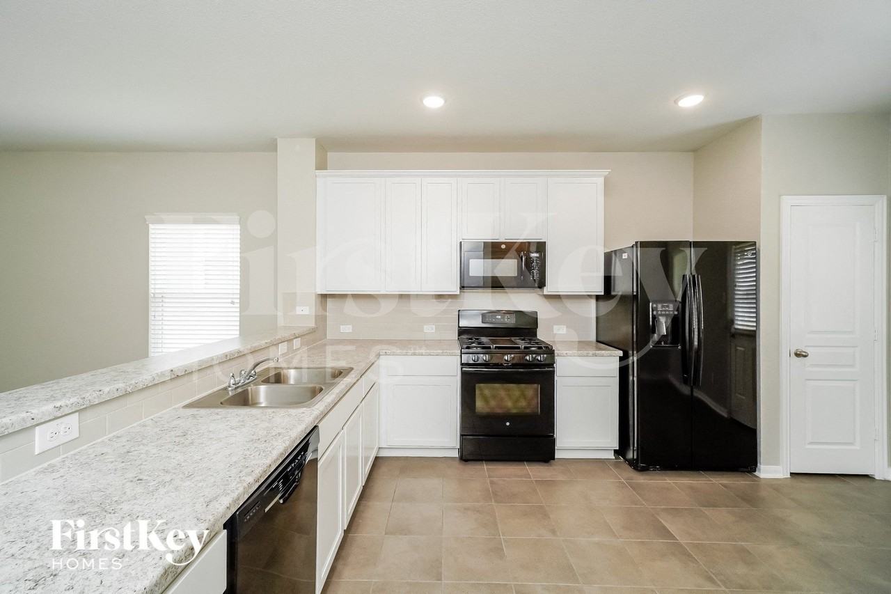 8941 Elizabeth Park - Photo 6 of 15