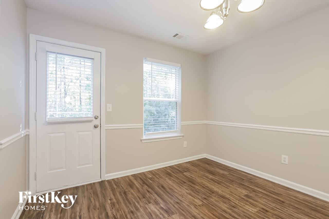 528 Simpson Place Dr - Photo 4 of 15