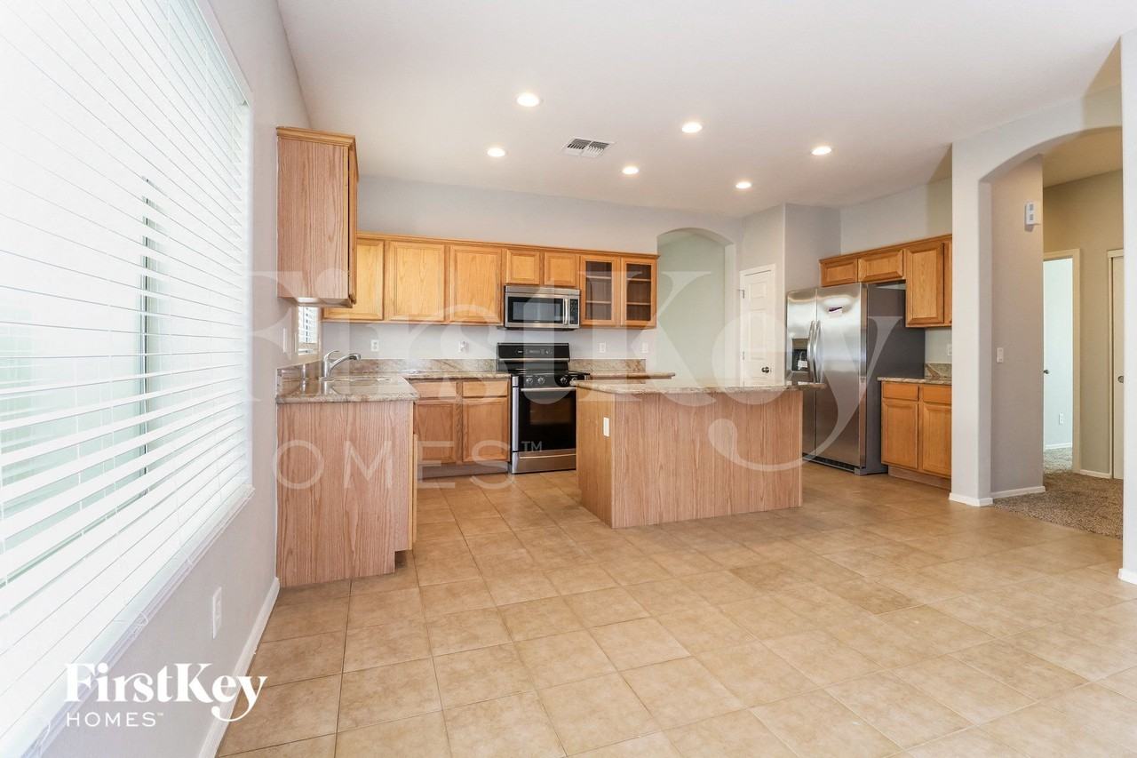 14641 W Port Royale Ln - Photo 5 of 15