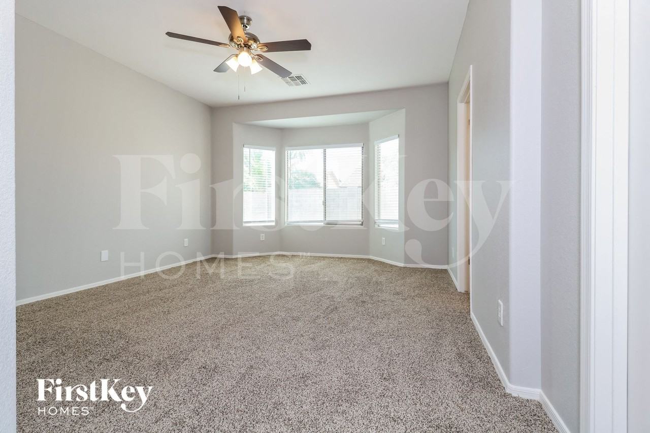 14641 W Port Royale Ln - Photo 7 of 15