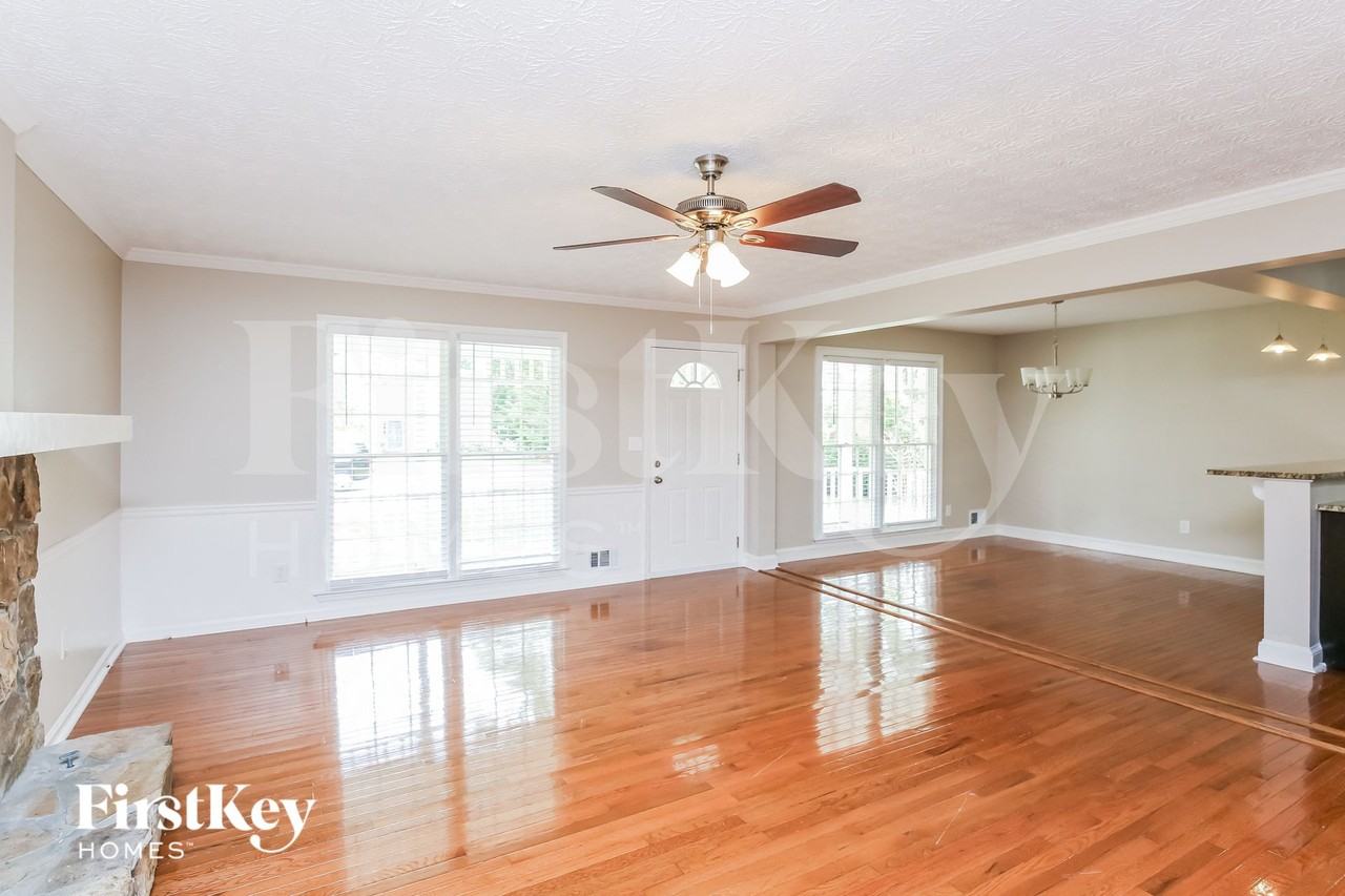 2103 Dayron Cir - Photo 3 of 15