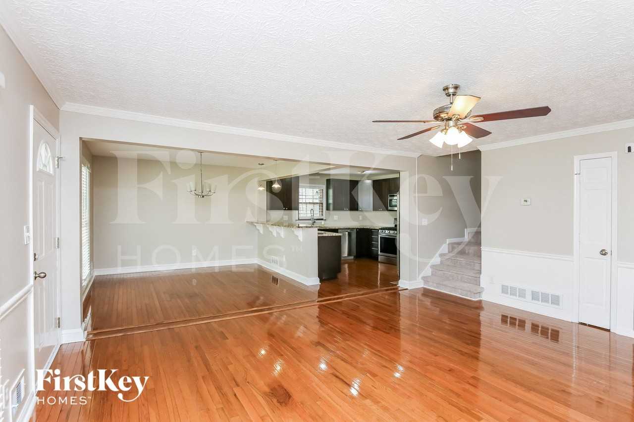 2103 Dayron Cir - Photo 4 of 15