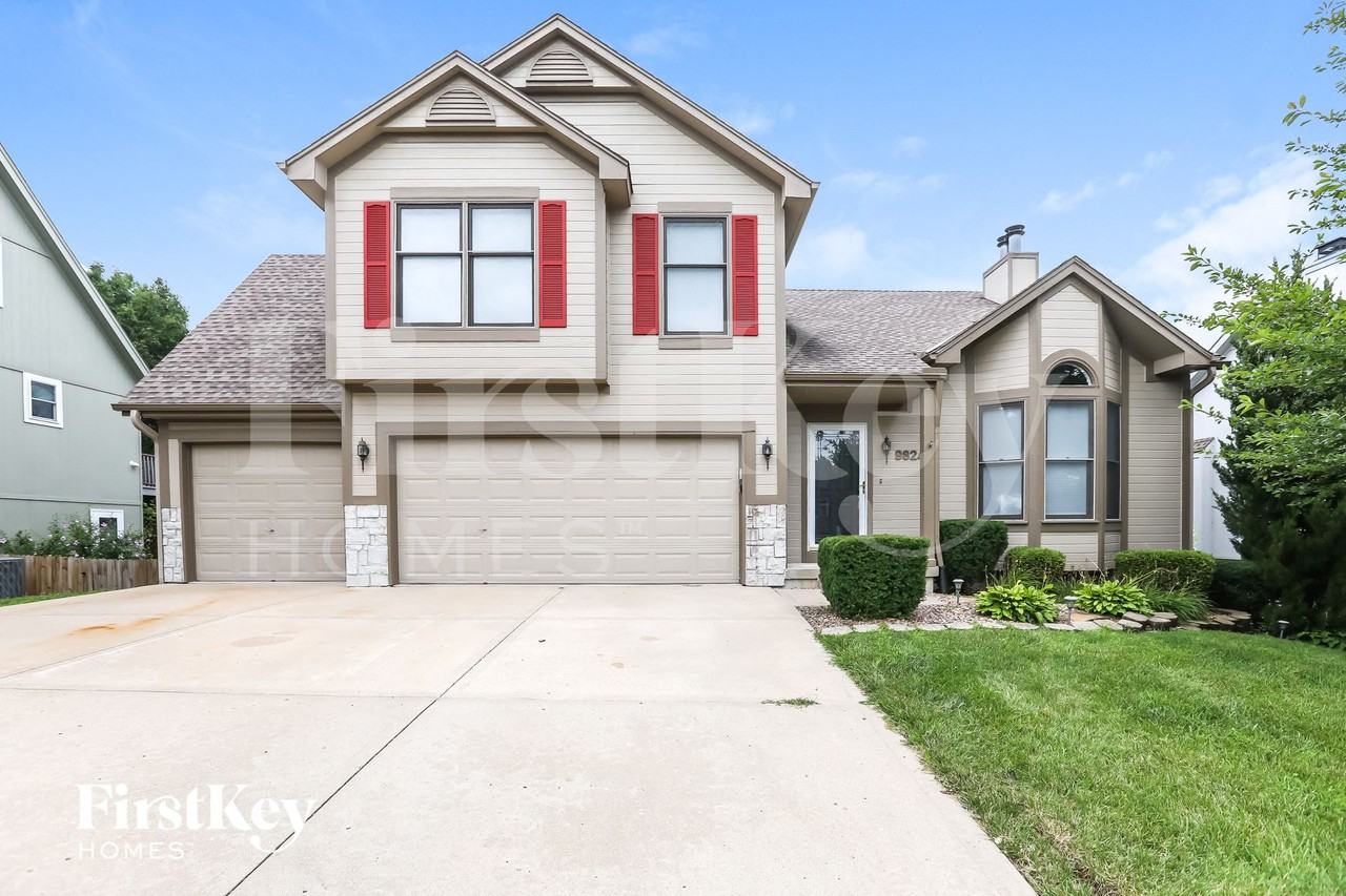 9824 North Highland Terrace