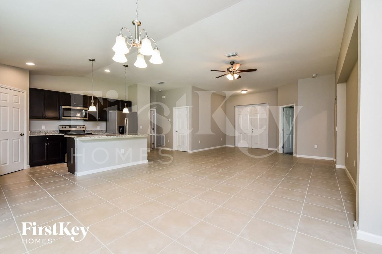 8287 Robin Rd - Photo 4 of 15