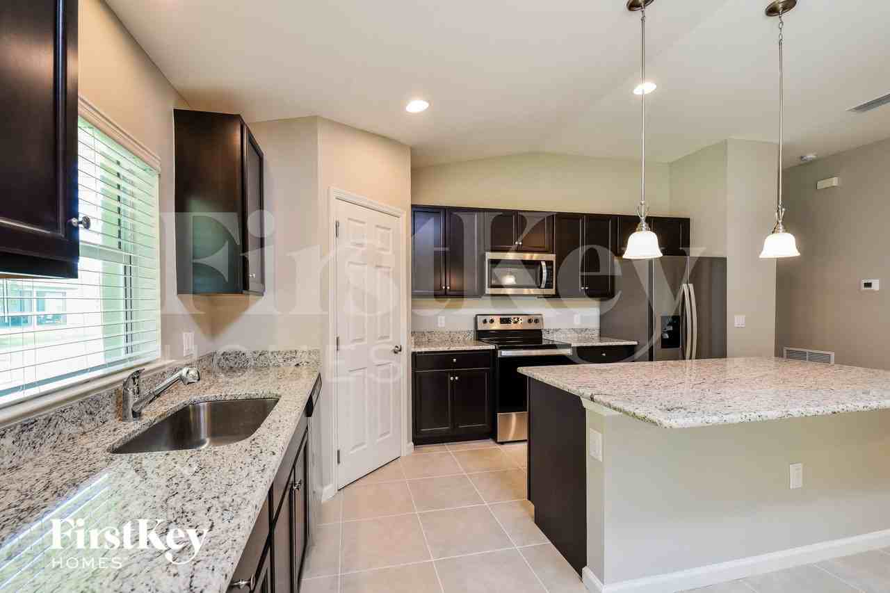 8287 Robin Rd - Photo 5 of 15