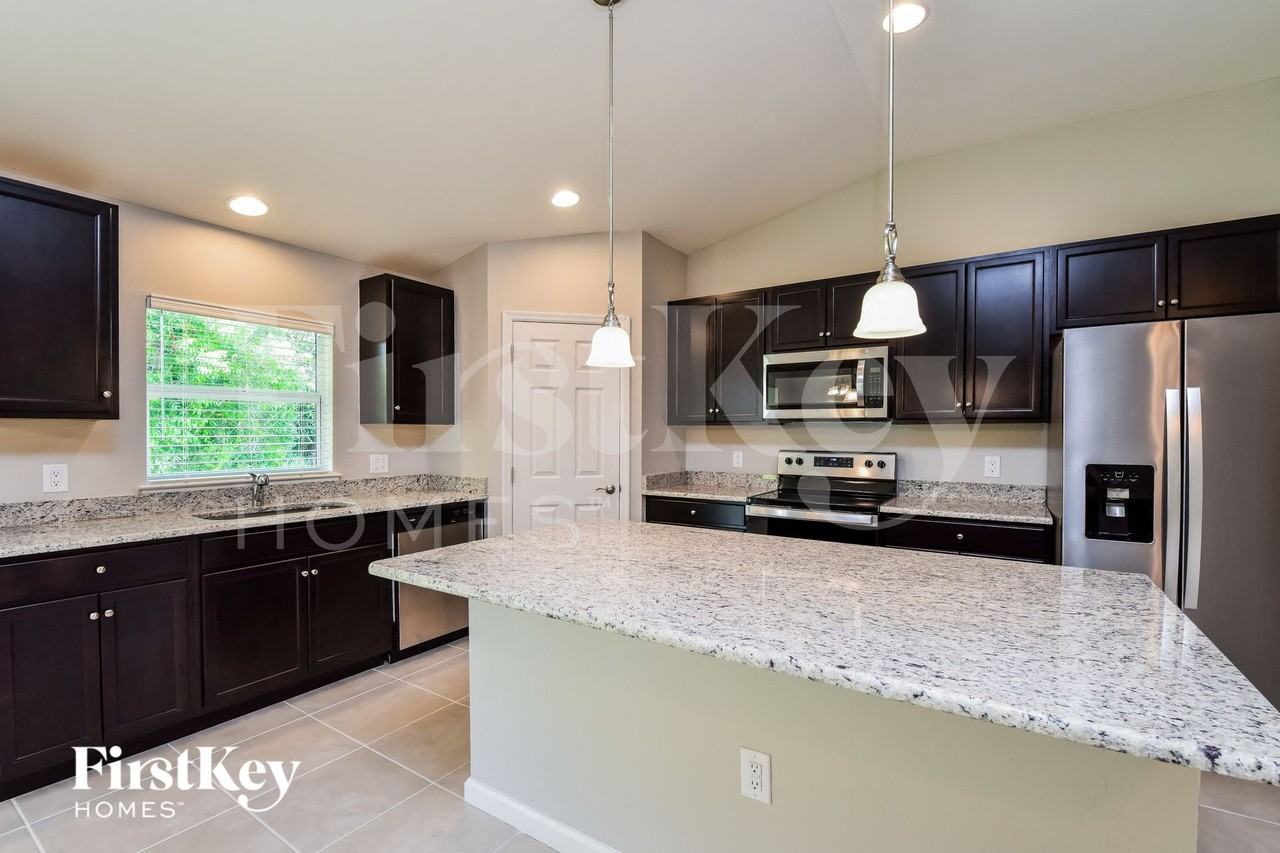 8287 Robin Rd - Photo 6 of 15