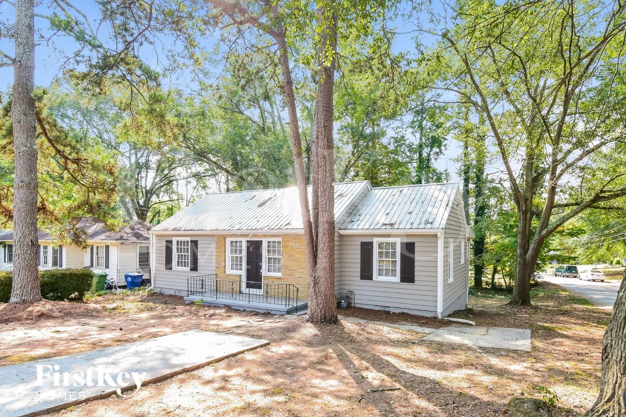 718 Pegg Rd Sw - Photo 3 of 17