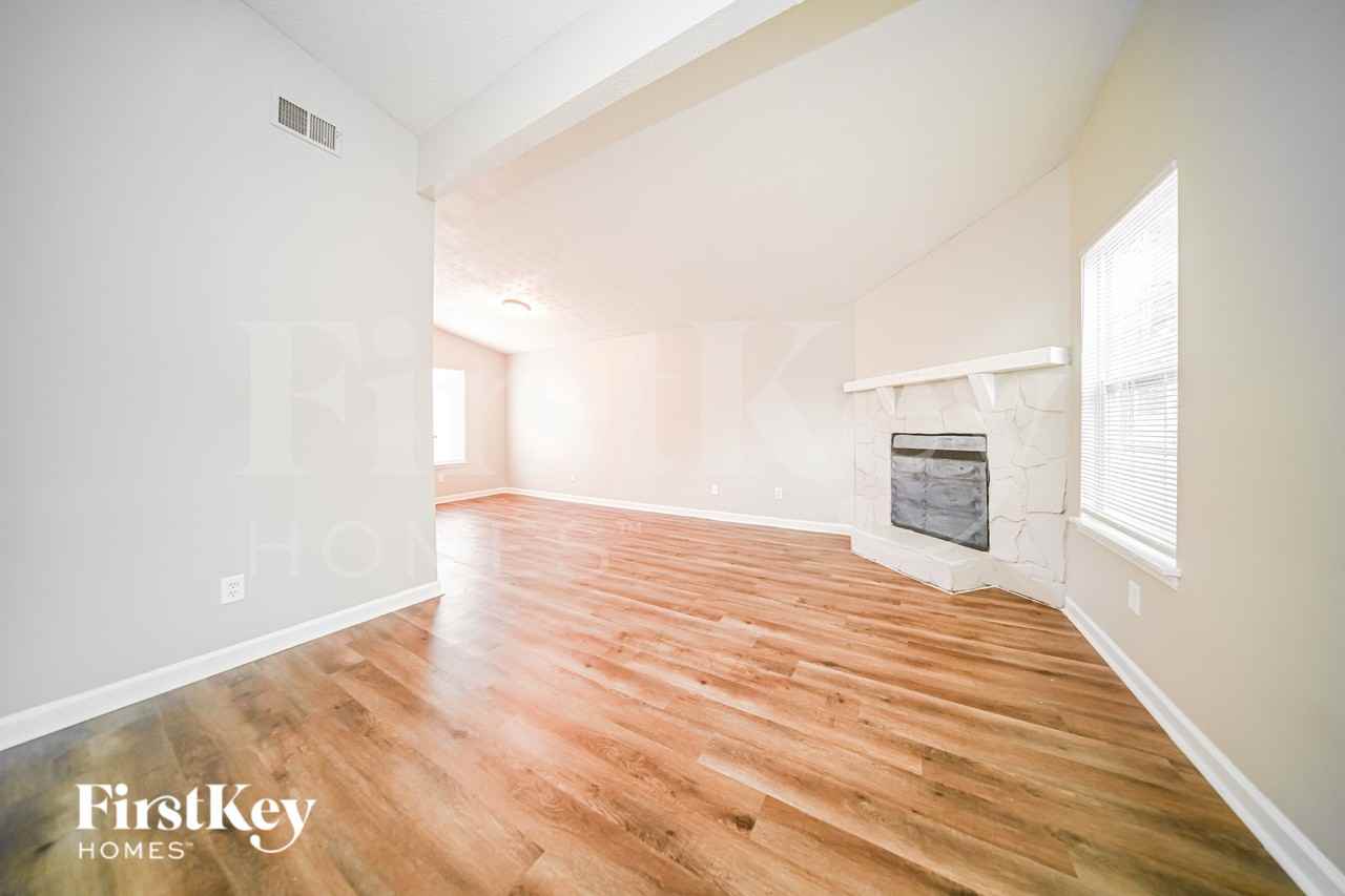 3782 N Camp Creek Pkwy Sw - Photo 2 of 19